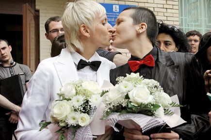 http://a136.idata.over-blog.com/435x290/4/14/10/41/mariage-gay-lesbienne.jpg