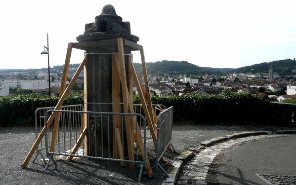 STREET VIEW : la dernière vespasienne de Bruxelles Vespasienne